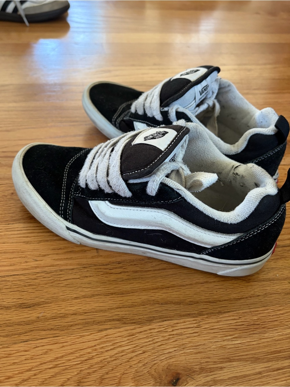 Vans Kids Black and White Low-Top Skate Sneakers New Skool 6.5Y
